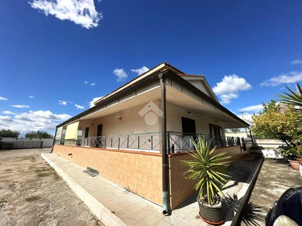 casa indipendente in vendita a Canosa di Puglia