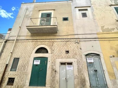 casa indipendente in vendita a Canosa di Puglia