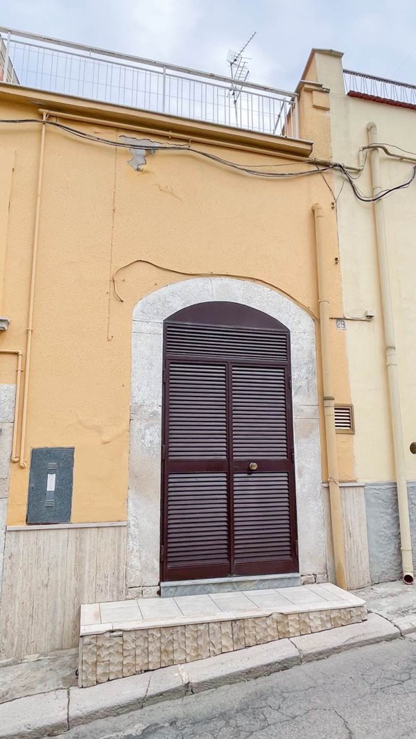 casa indipendente in vendita a Canosa di Puglia