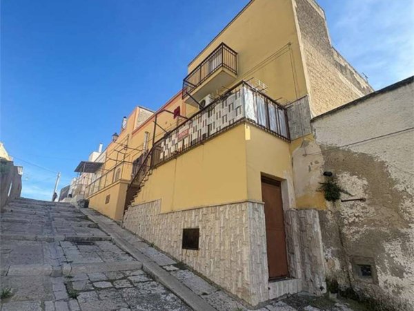 casa indipendente in vendita a Canosa di Puglia