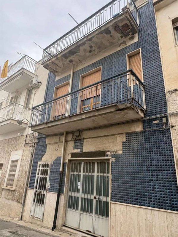casa indipendente in vendita a Canosa di Puglia