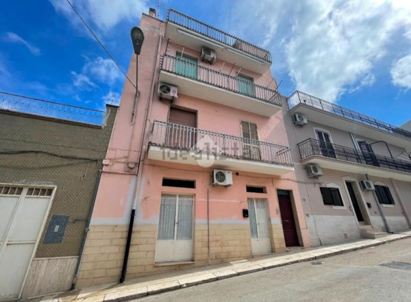 casa indipendente in vendita a Canosa di Puglia