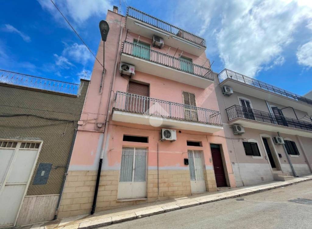 casa indipendente in vendita a Canosa di Puglia