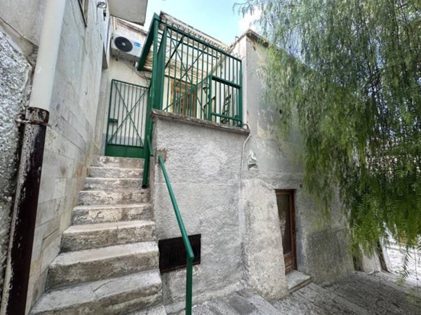 casa indipendente in vendita a Canosa di Puglia