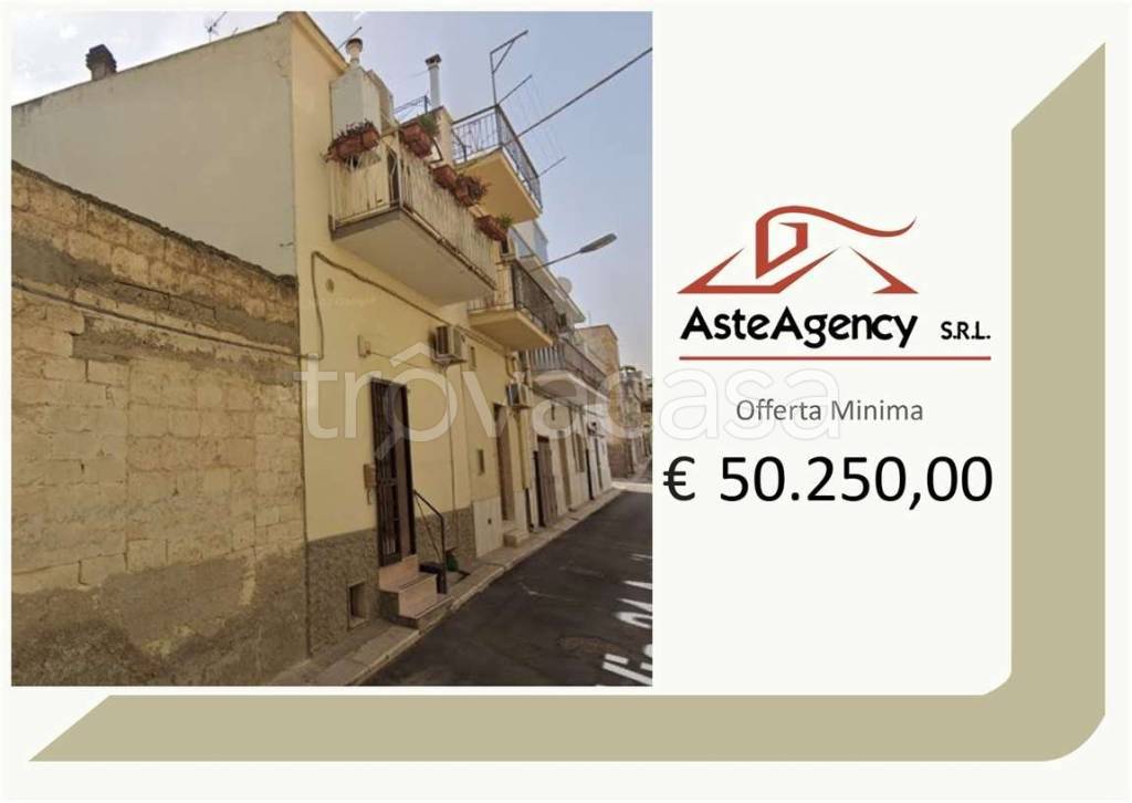 casa indipendente in vendita a Canosa di Puglia