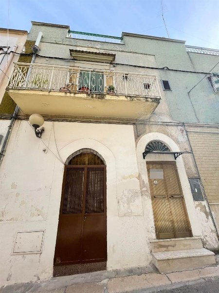 casa indipendente in vendita a Canosa di Puglia