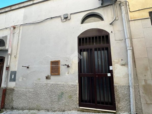 casa indipendente in vendita a Canosa di Puglia