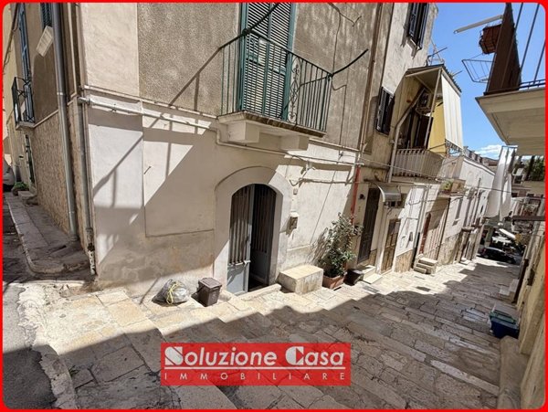 casa indipendente in vendita a Canosa di Puglia