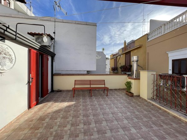 casa indipendente in vendita a Canosa di Puglia