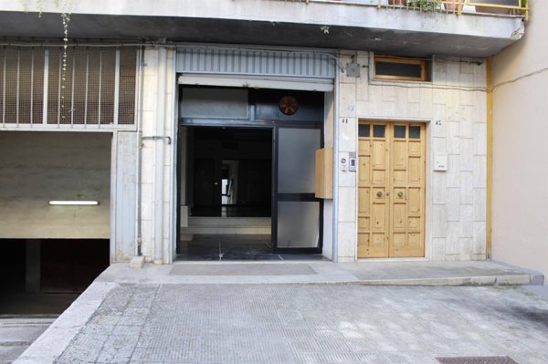 locale commerciale in vendita a Canosa di Puglia