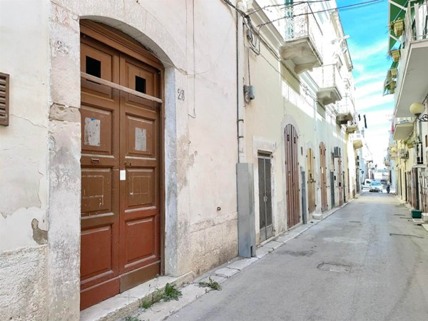 casa indipendente in vendita a Canosa di Puglia