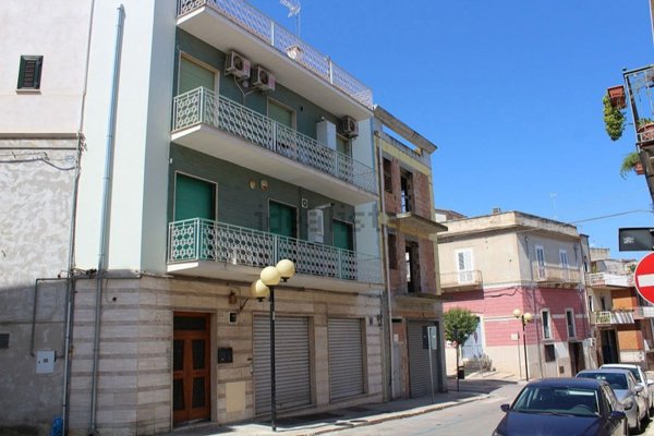 locale commerciale in vendita a Canosa di Puglia