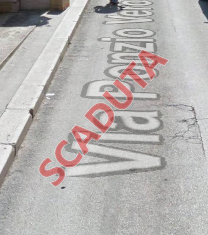 negozio in vendita a Canosa di Puglia