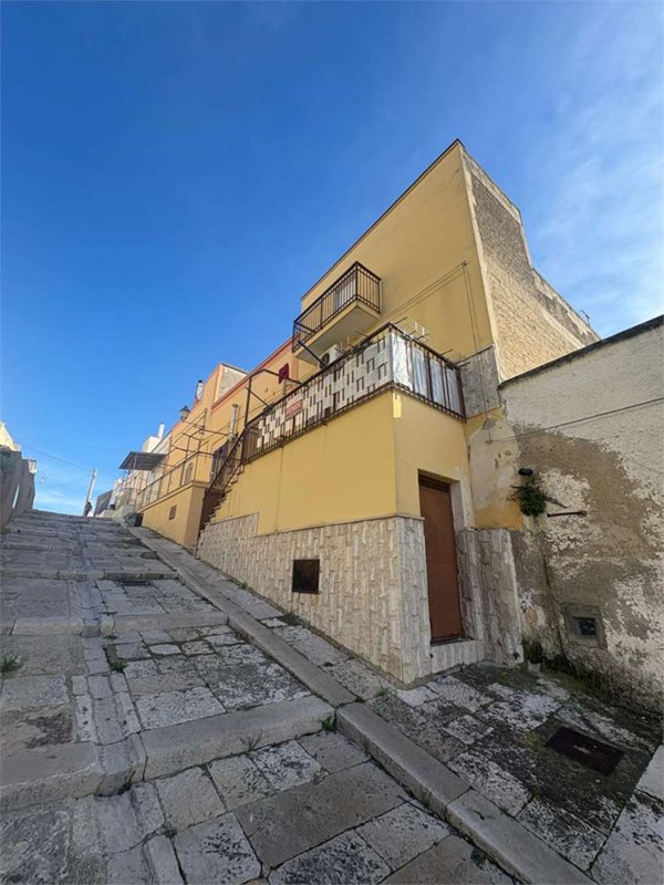 casa indipendente in vendita a Canosa di Puglia