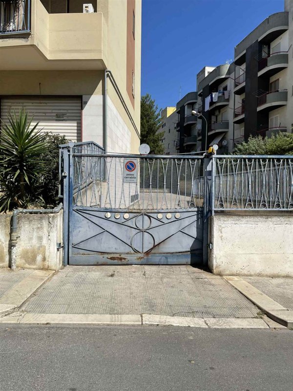 esavano in vendita a Canosa di Puglia