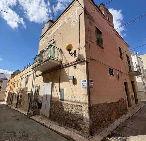 casa indipendente in vendita a Canosa di Puglia