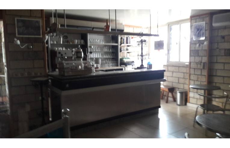 negozio in vendita a Canosa di Puglia