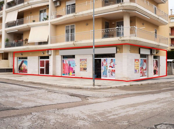 locale commerciale in vendita a Canosa di Puglia