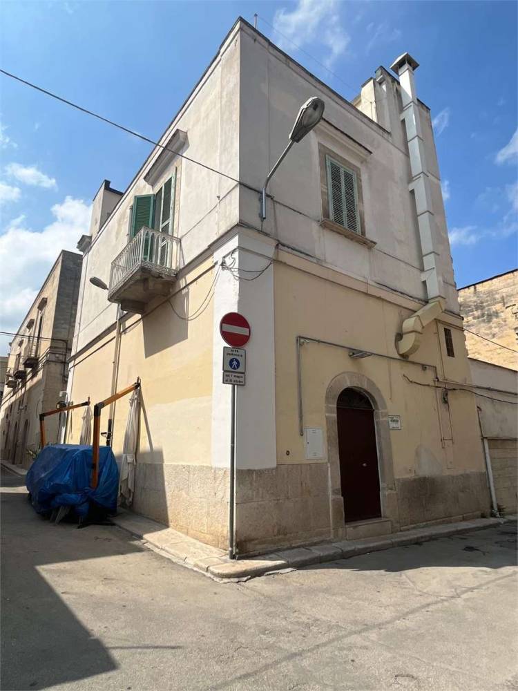 casa indipendente in vendita a Canosa di Puglia