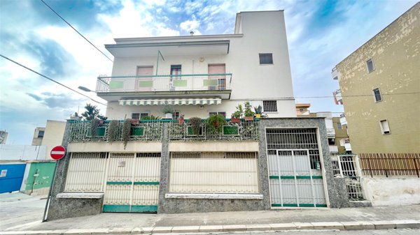 casa indipendente in vendita a Canosa di Puglia