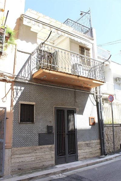 casa indipendente in vendita a Canosa di Puglia