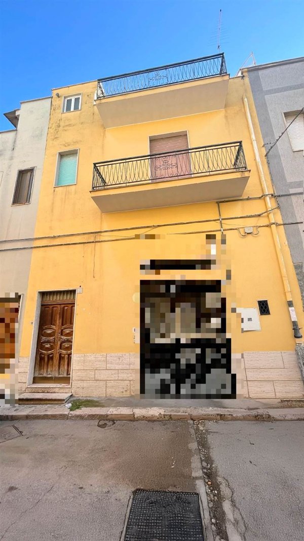 casa indipendente in vendita a Canosa di Puglia