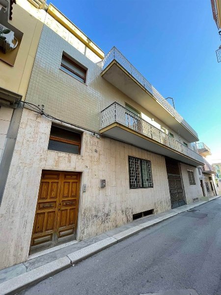 casa indipendente in vendita a Canosa di Puglia