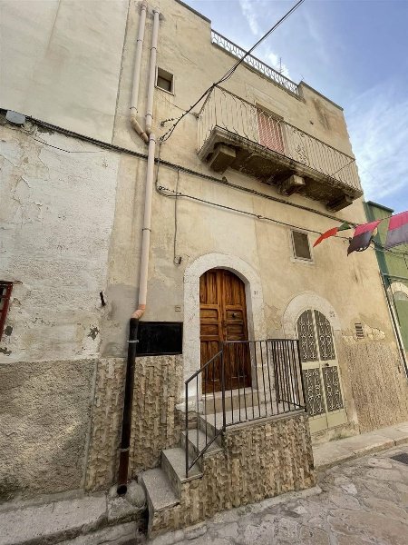 casa indipendente in vendita a Canosa di Puglia