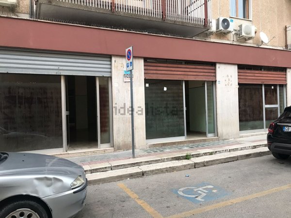 locale commerciale in vendita a Canosa di Puglia