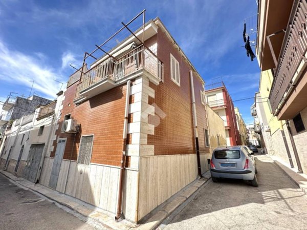 casa indipendente in vendita a Canosa di Puglia