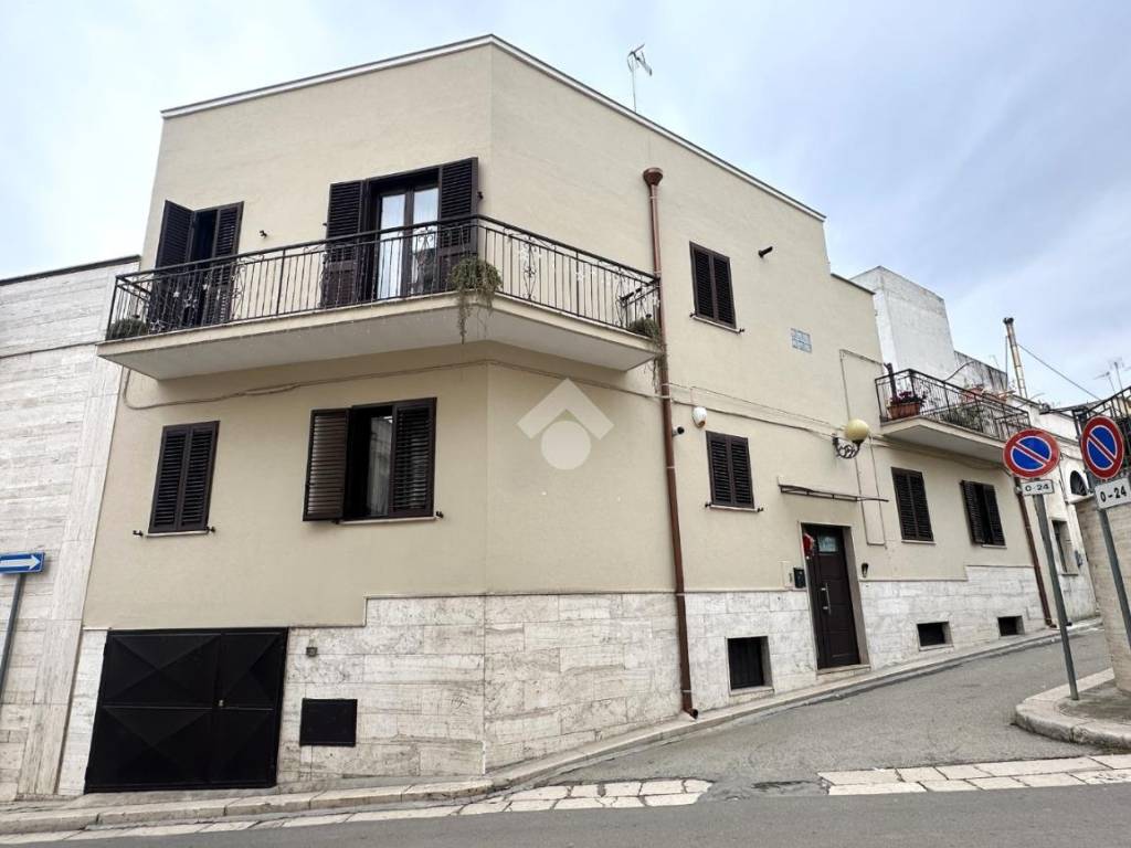 casa indipendente in vendita a Canosa di Puglia