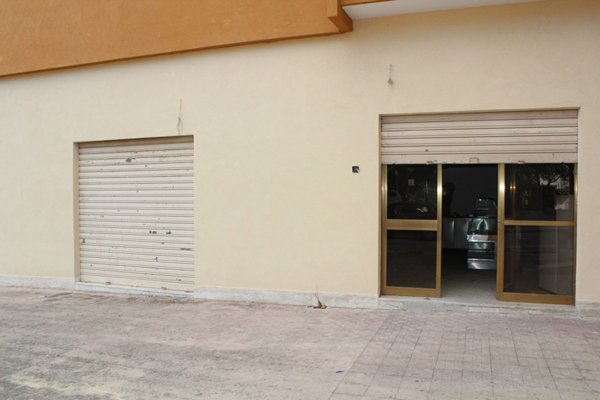 locale commerciale in vendita a Canosa di Puglia