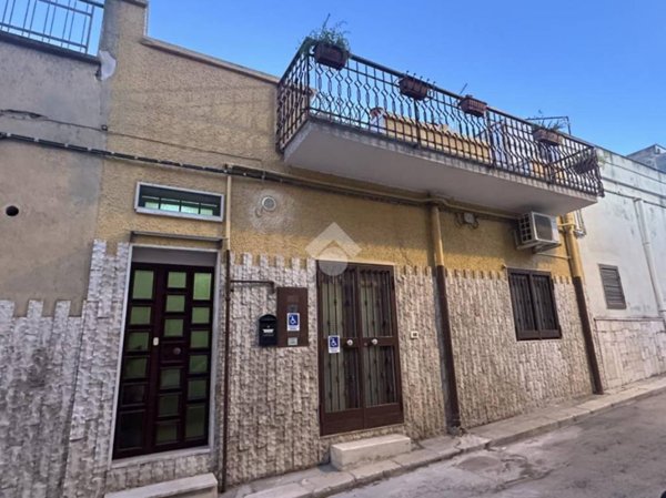 casa indipendente in vendita a Canosa di Puglia