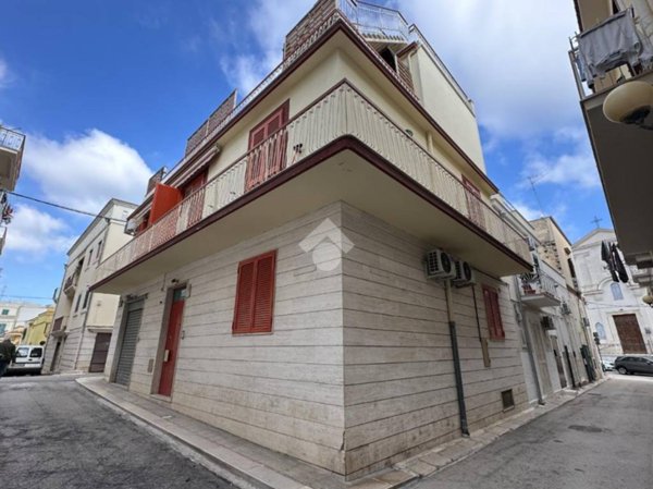 casa indipendente in vendita a Canosa di Puglia