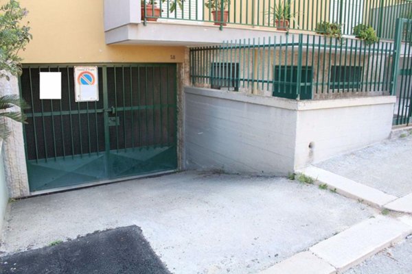 locale di sgombero in vendita a Canosa di Puglia