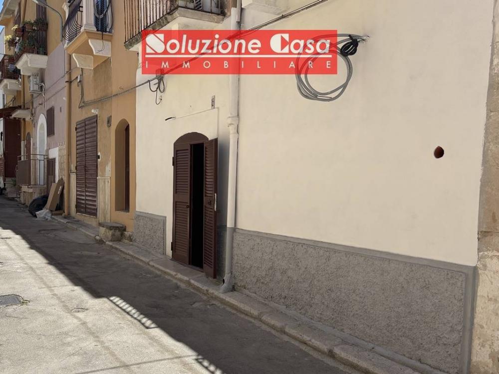 casa indipendente in vendita a Canosa di Puglia