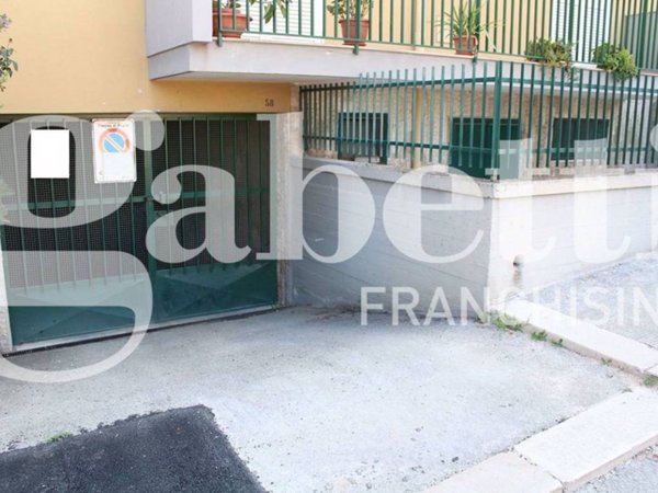 locale commerciale in vendita a Canosa di Puglia