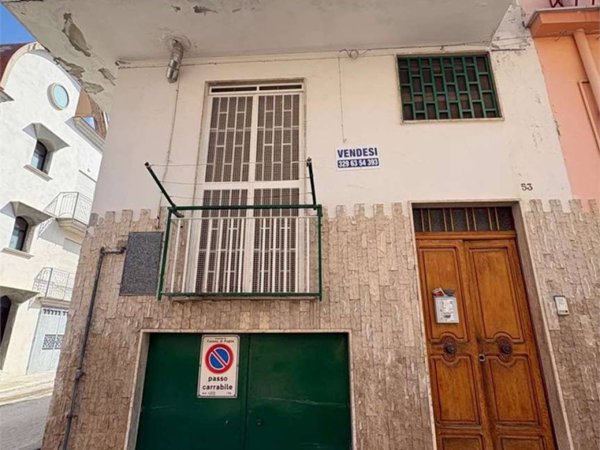 casa indipendente in vendita a Canosa di Puglia