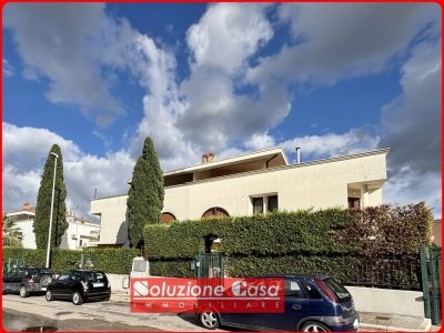 casa indipendente in vendita a Canosa di Puglia