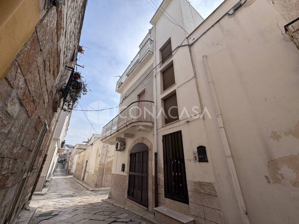 casa indipendente in vendita a Canosa di Puglia