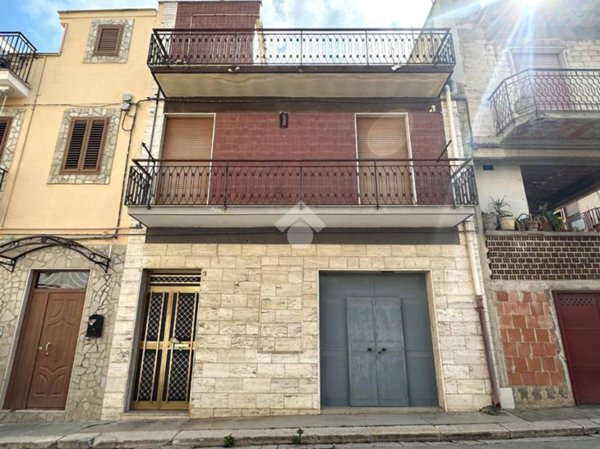 casa indipendente in vendita a Canosa di Puglia