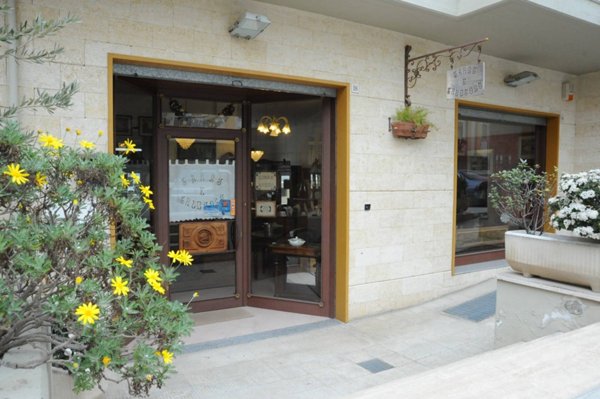locale commerciale in vendita a Canosa di Puglia