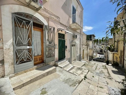 casa indipendente in vendita a Canosa di Puglia