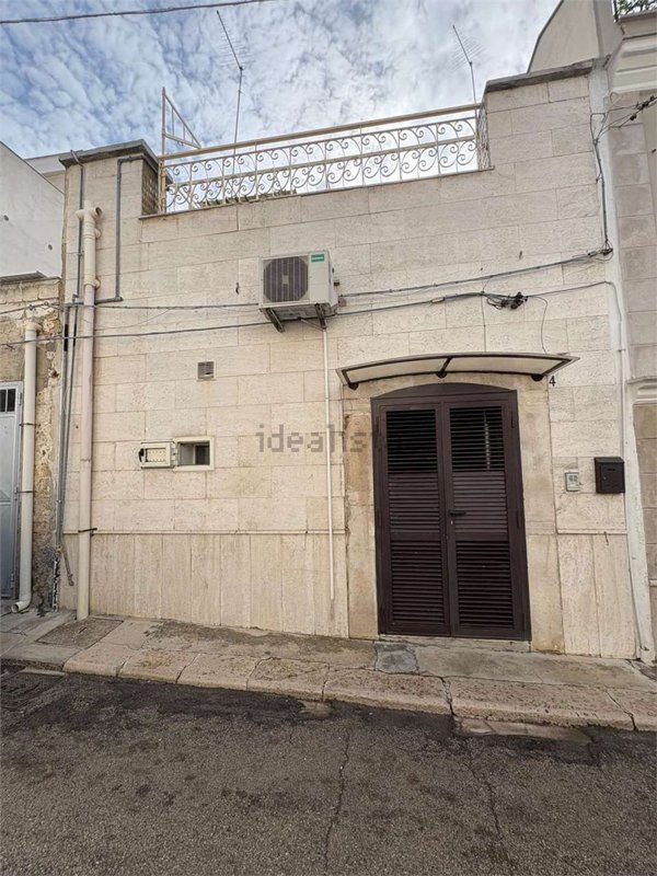 casa indipendente in vendita a Canosa di Puglia