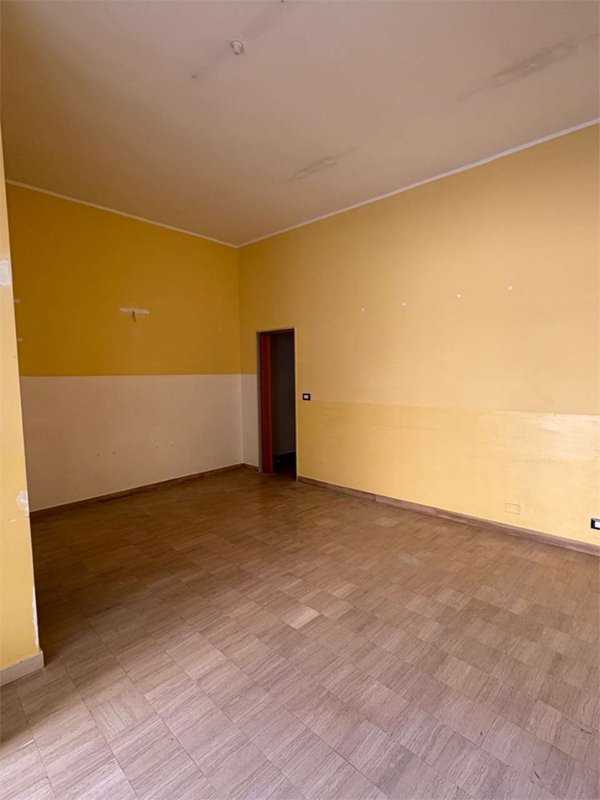 locale commerciale in vendita a Canosa di Puglia