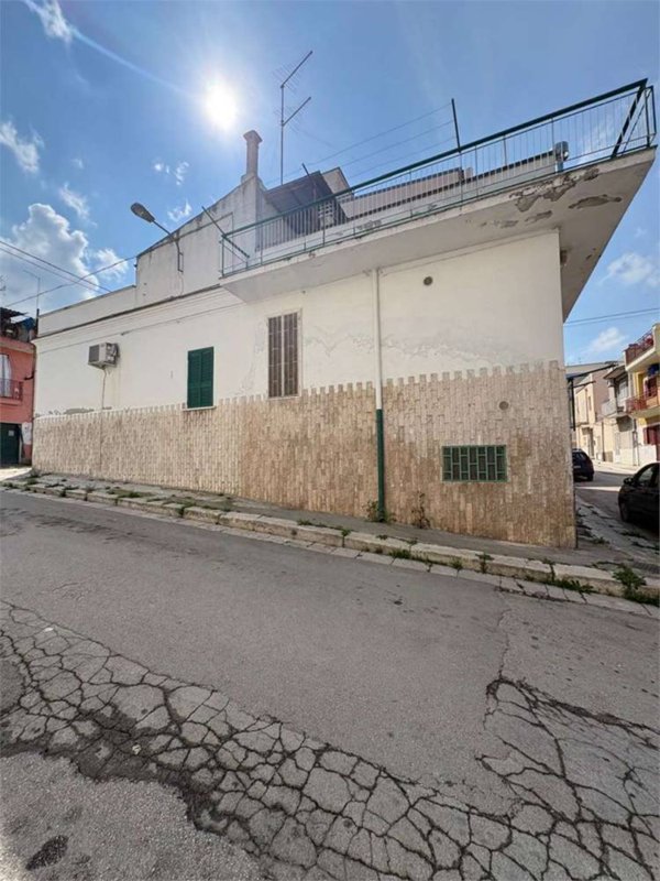 casa indipendente in vendita a Canosa di Puglia