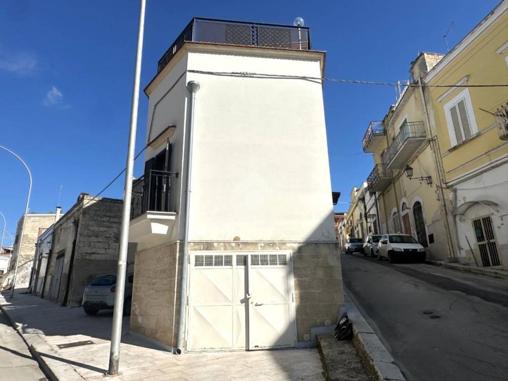 casa indipendente in vendita a Canosa di Puglia