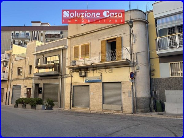 casa indipendente in vendita a Canosa di Puglia