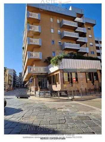 negozio in vendita a Canosa di Puglia