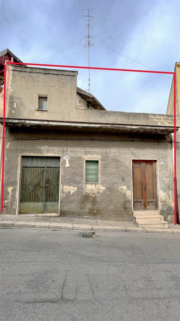 casa indipendente in vendita a Canosa di Puglia